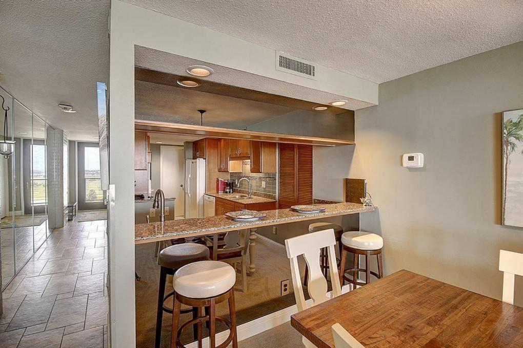 Sunrises And Ocean Views In This 2 Bedroom 2 Bath Порт Арансас Екстериор снимка